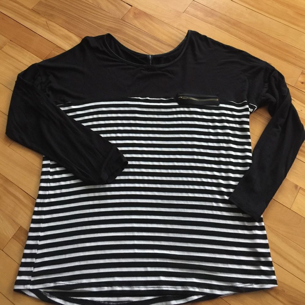 Yuni black/ white stretch knit top, medium